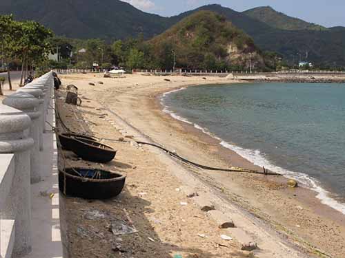 Nhăm nhe lấp vịnh Nha Trang