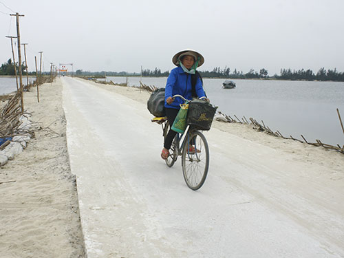 Hợp sức ngăn sông làm đường