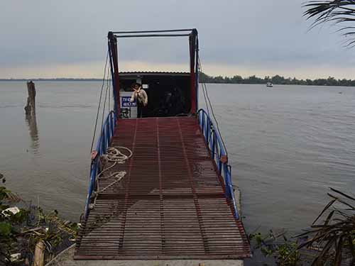 Cẩu thả trong cấp phép mở bến phà