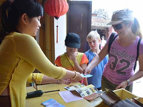Vào phố cổ Hội An phải mua vé