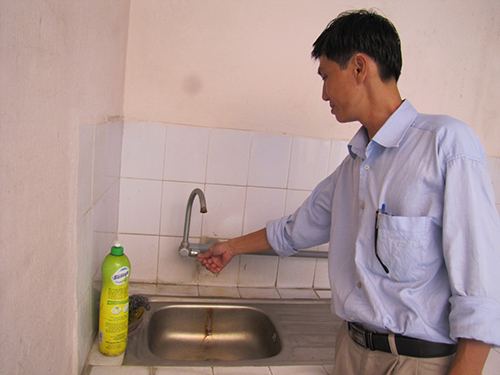 Thủy điện chặn dòng, dân “khát”