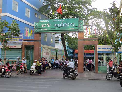 Nghi vấn cho học sinh ăn kẹo mê, bắt cóc