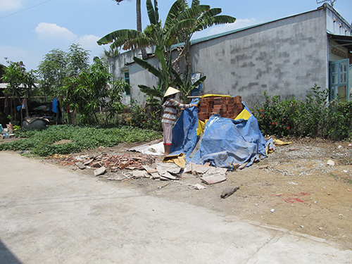 Đất “treo” theo kênh, rạch