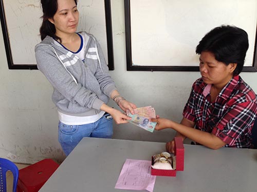 Hoàn tiền cho khách mua đồng hồ dỏm