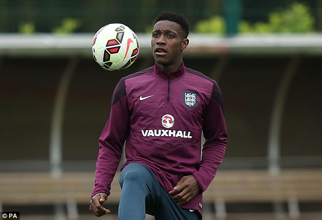 Arsenal mua bộ đôi tấn công Welbeck - Huntelaar