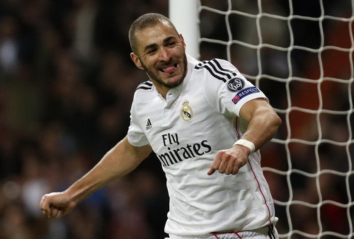 Benzema tỏa sáng, Real nhấn chìm đội bóng của HLV Moyes