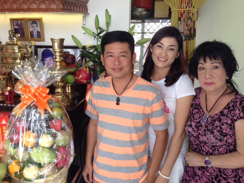 Nghệ sĩ dự đám giỗ “Hoàng đế dĩa nhựa” Tấn Tài