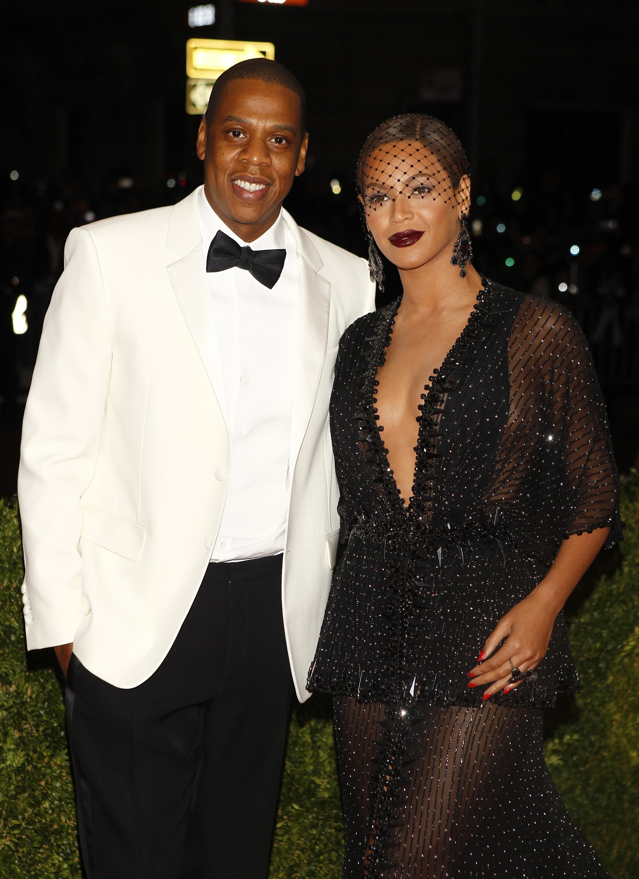Vợ chồng Jay Z - Beyonc&eacute; đến dự Met Gala. Ảnh: Reuters
