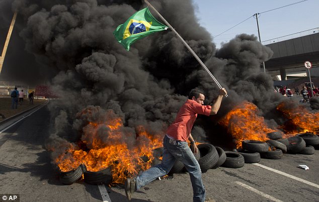 Dân Brazil lại biểu tình phản đối World Cup 2014