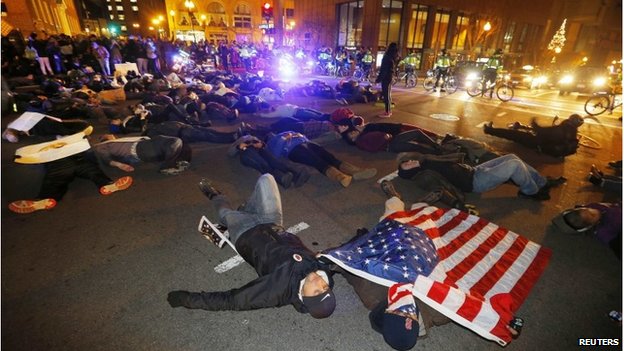 Một cuộc biểu t&igrave;nh ở TP Boston. Ảnh: Reuters