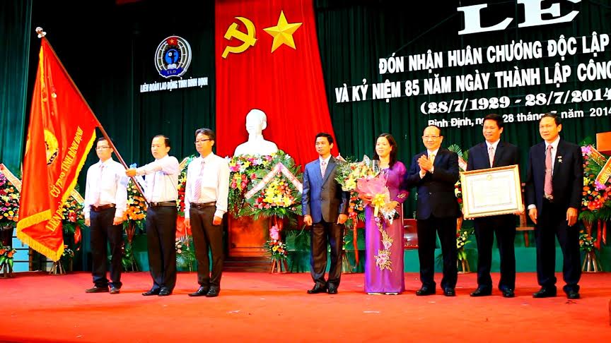 LĐLĐ Bình Định đón nhận Huân chương Độc Lập hạng Ba