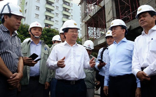 Bộ trưởng Trịnh Đ&igrave;nh Dũng: Tới đ&acirc;y phải bắt c&aacute;c doanh nghiệp Nh&agrave; nước l&agrave;m th&ecirc;m nhiều dự &aacute;n nh&agrave; ở x&atilde; hội.