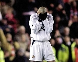 Ngày Tặng quà: M.U may mắn, Aston Villa bị ám