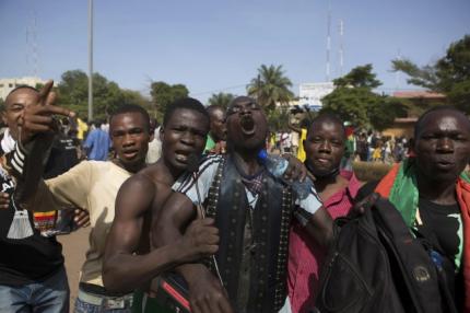 “Mùa xuân đen tối” bùng nổ, Tổng thống Burkina Faso biến mất