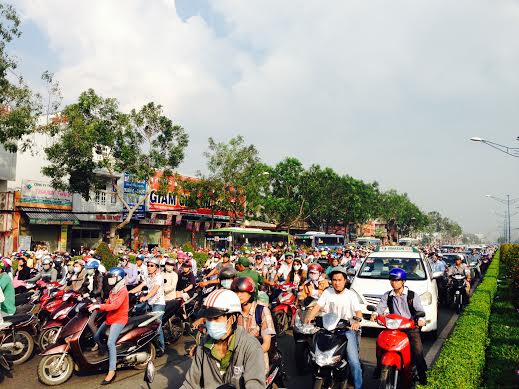 Giao th&ocirc;ng bị &ugrave;ng ứ nghi&ecirc;m trọng