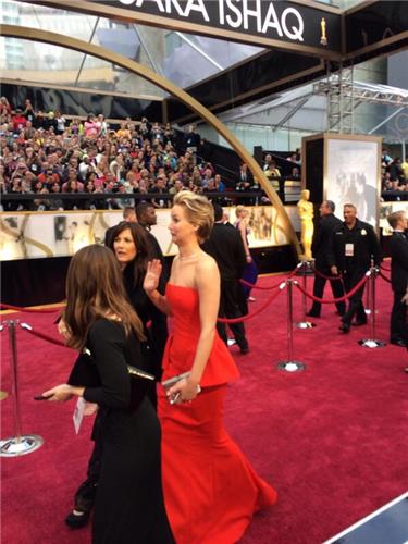 Jennifer Lawrence trong đầm đỏ quyến rũ