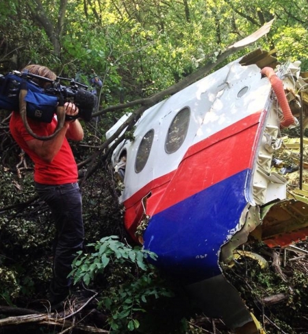 Tìm thấy thêm thi thể, thân máy bay MH17