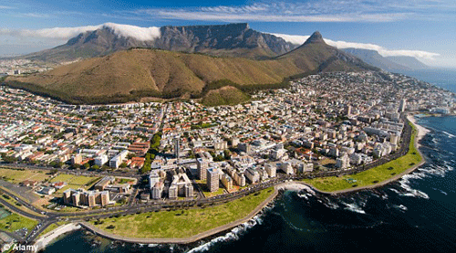 Bức ảnh được nhiếp ảnh gia David Jenkins (41 tuổi) chụp tại v&ugrave;ng biển ngo&agrave;i khơi Cape Town, Nam Phi.