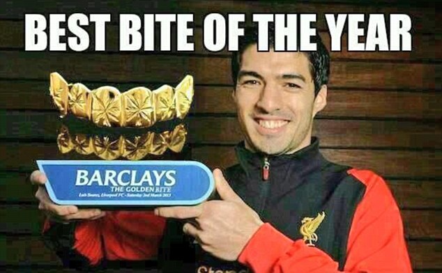 Suarez được dân mạng trao giải “Hàm răng vàng”!