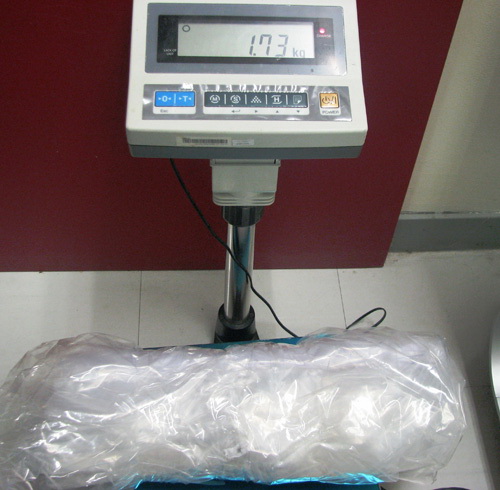 Giấu gần 2 kg ma túy trong hộp nhang qua cửa sân bay