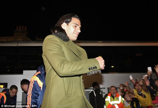 Tiền đạo Falcao vẫn chưa thể tập chung c&ugrave;ng đồng đội