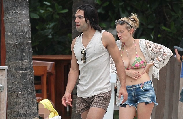 Colombia thăng hoa, Falcao thoải mái dạo chơi