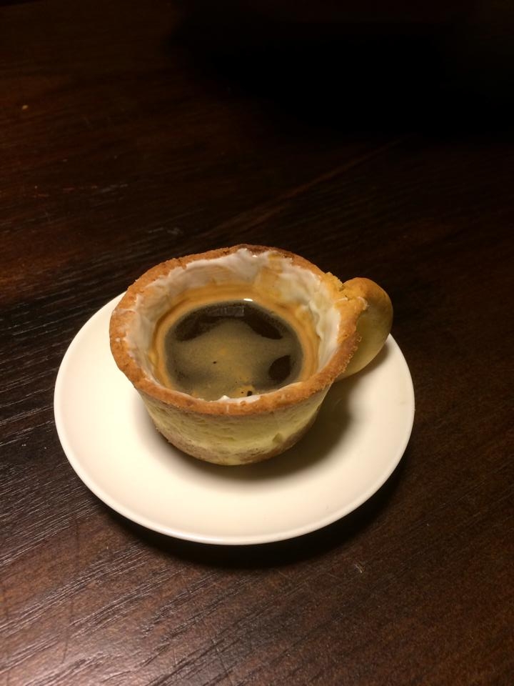 Để l&acirc;u, c&agrave; ph&ecirc; thấm ra b&aacute;nh, l&uacute;c đ&oacute; ăn b&aacute;nh c&agrave;ng ngon.