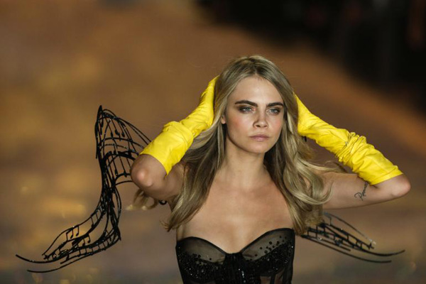 Cara Delevingne- người mẫu trẻ c&aacute; t&iacute;nh của nước Anh. Ảnh: Reuters