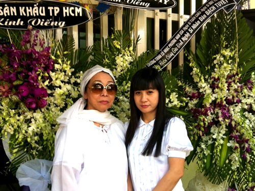 C&aacute;t Phượng đến chia buồn với NSND Bạch Tuyết