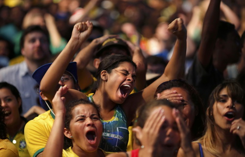 ...làm buồn lòng cổ động viên chủ nhà Brazil