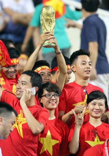 C&oacute; cả c&uacute;p v&agrave;ng World Cup được c&aacute;c CĐV mang theo