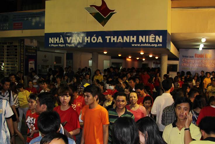 Nhà Văn hóa Thanh niên TP HCM đông nghịt khán giả
