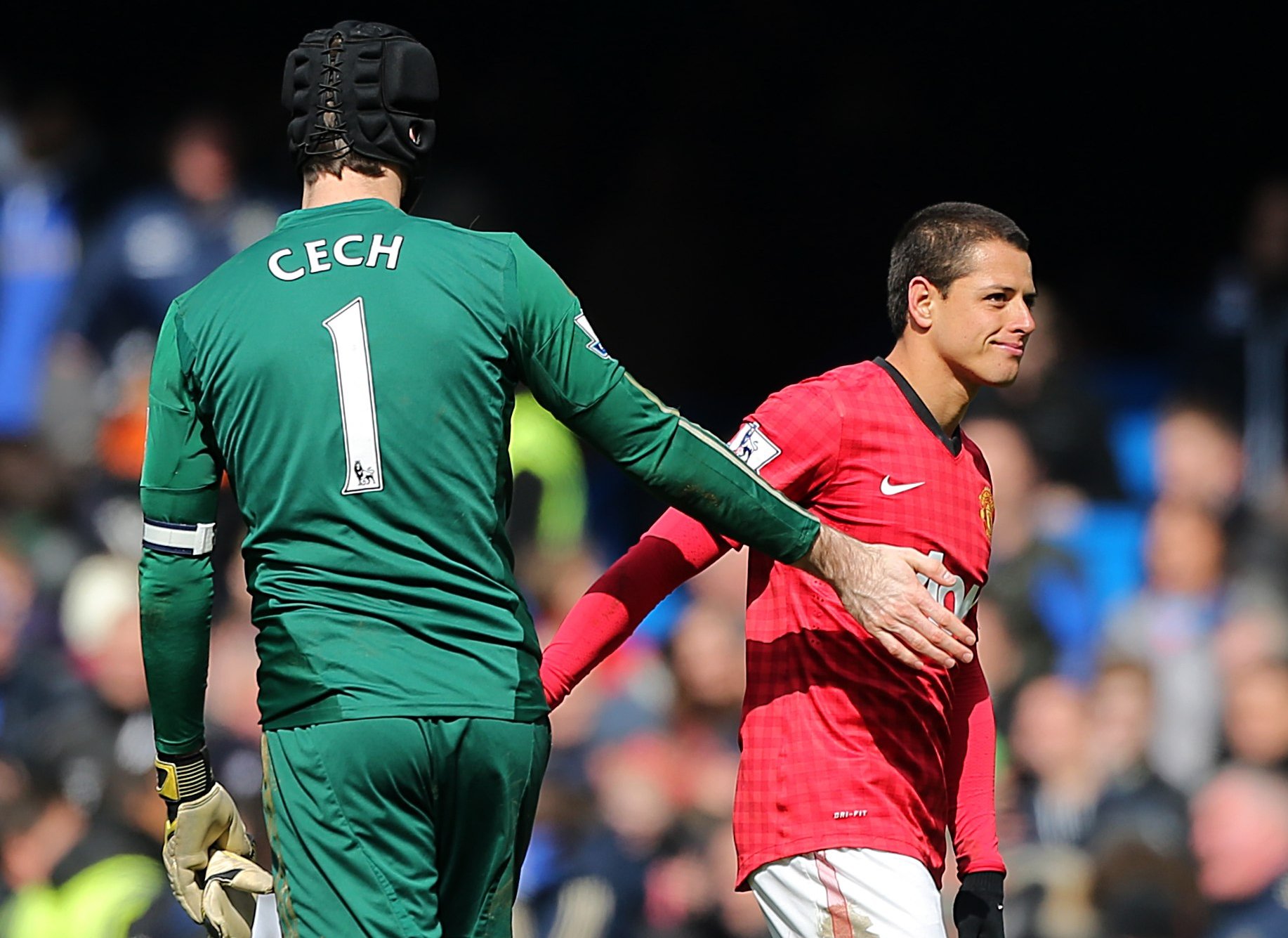 Thủ môn Petr Cech và Haznandes