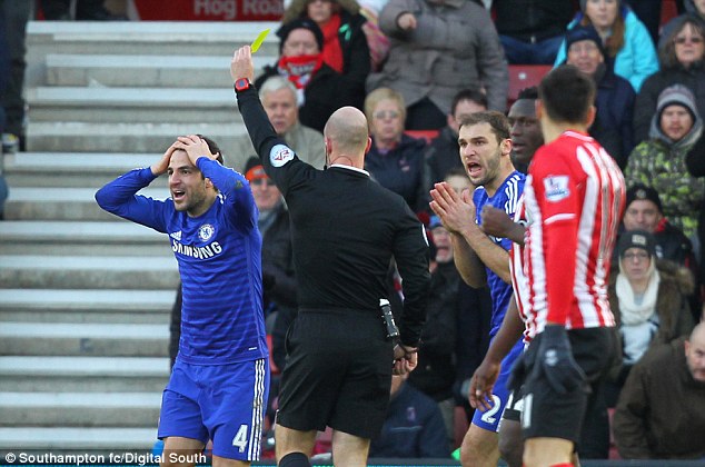 Fabregas thất vọng vì bị phạt lỗi ăn vạ oan