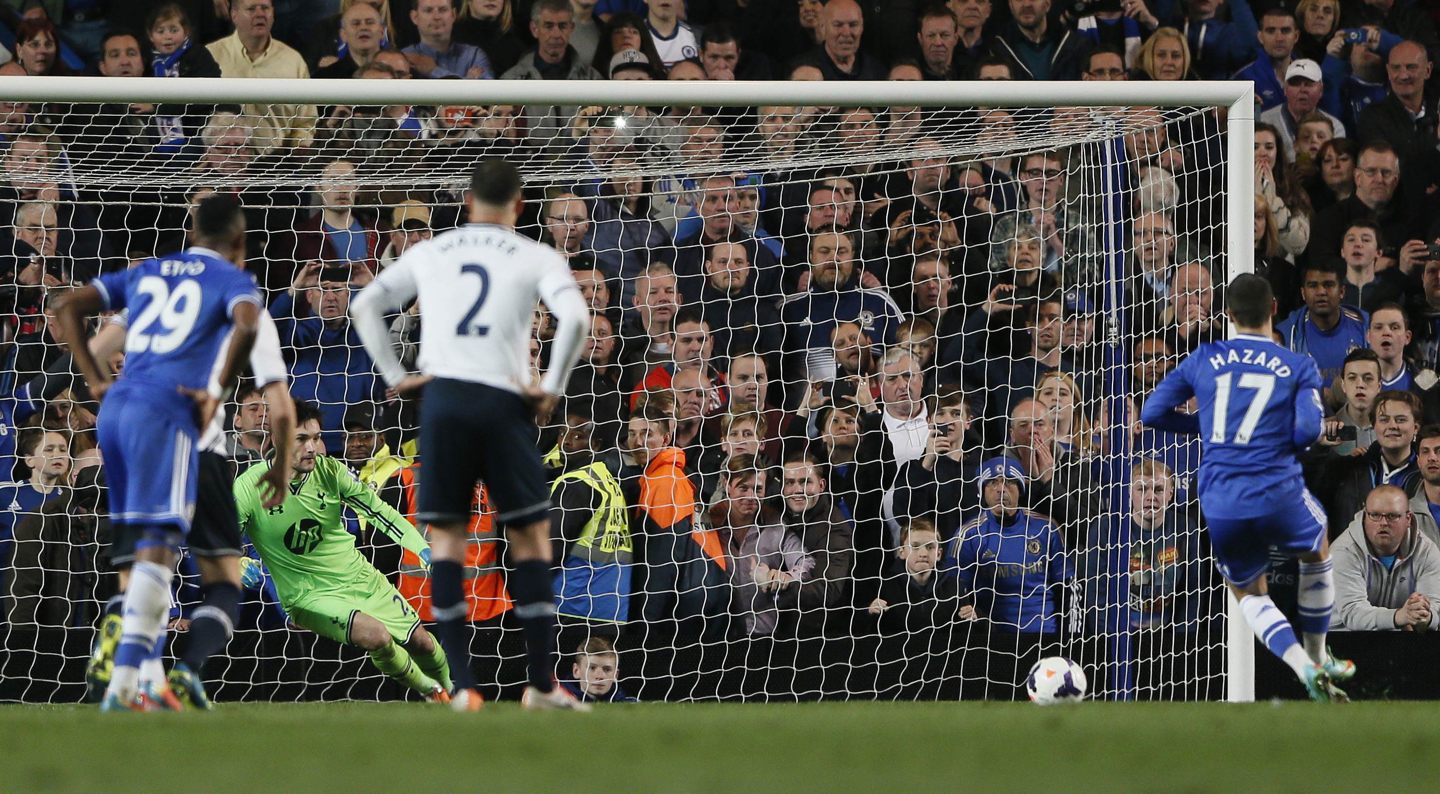 Hazard trong trận Chelsea thắng Tottenham mùa trước trên sân nhà