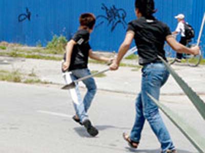 Dùng mã tấu đi "hỏi tội", chém trọng thương 2 người