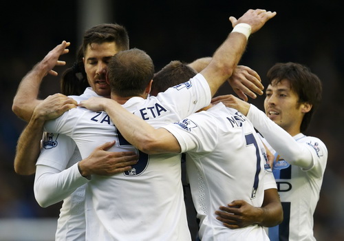 Hạ Everton tại Goodison Park, Man City lên ngôi đầu bảng