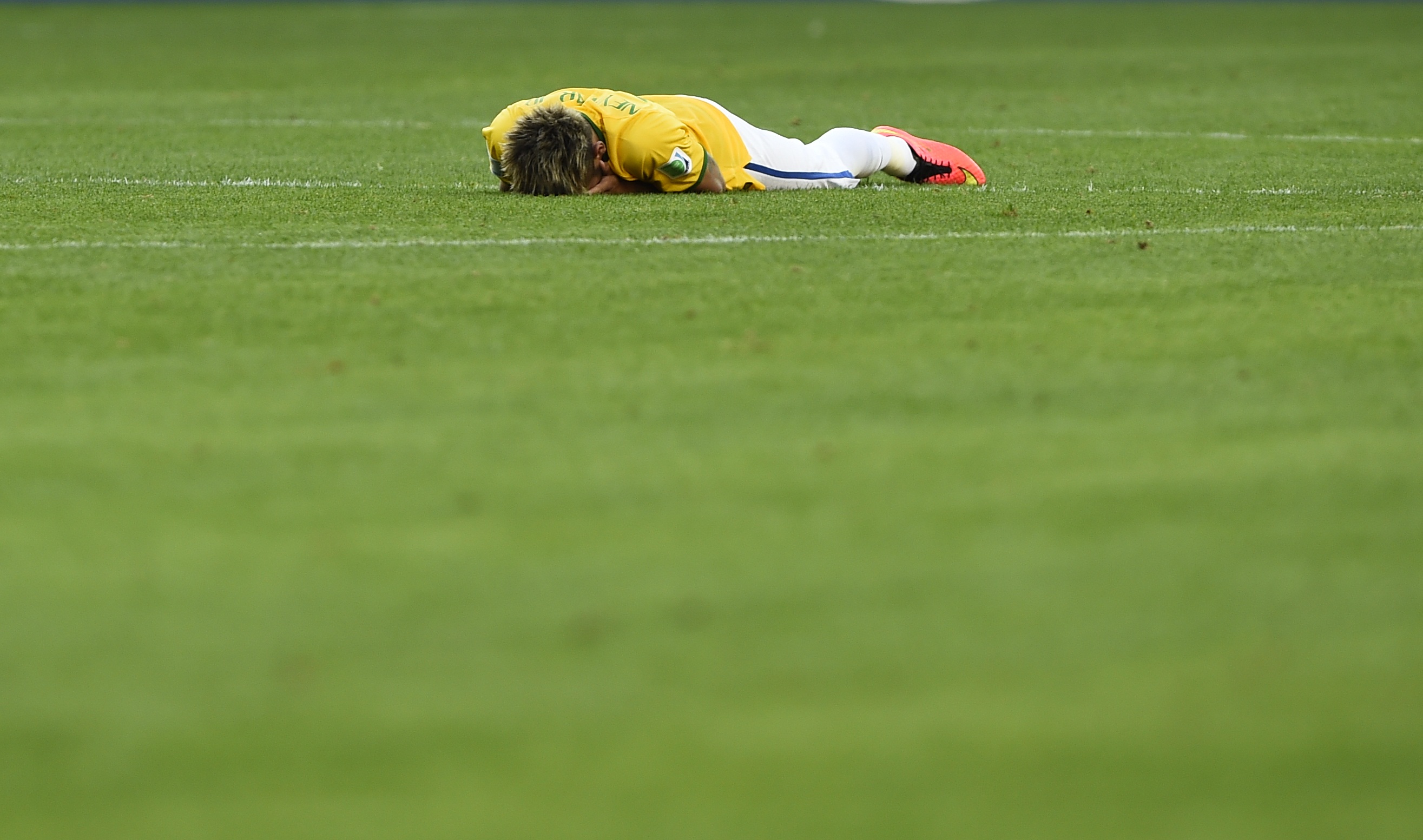 Neymar như chết đi vì vui sướng!
