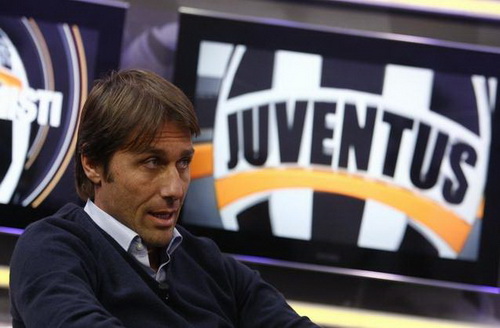 HLV Conte rời Juventus do M.U “cuỗm” mất Vidal