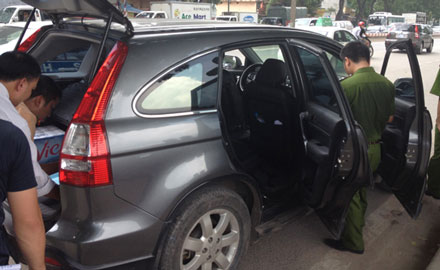 Nạn nhân bị đâm chết khi đang ngồi trong xe ô tô Honda CRV
