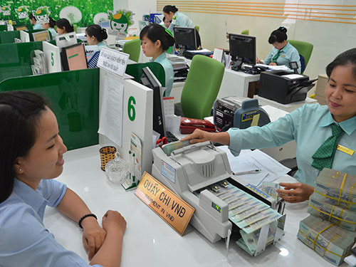 Tiếp tục hạ trần lãi suất