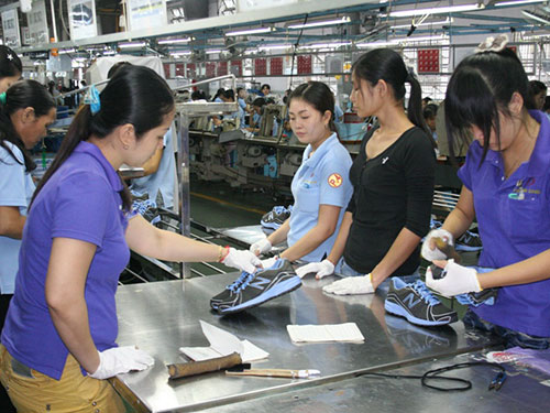 Vốn ngoại đổ vào giày dép