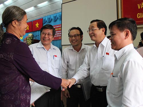 Tổ đại biểu Quốc hội đơn vị số 3 tiếp xúc cử tri quận Bình Tân, TP HCM Ảnh: THANH NGA