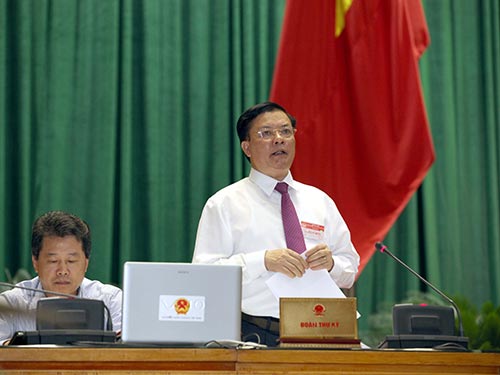 Đùn đẩy điều hành giá xăng dầu