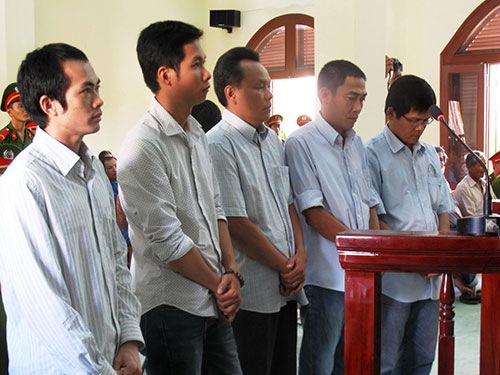 5 bị can nguy&ecirc;n l&agrave; c&aacute;n bộ C&ocirc;ng an TP Tuy H&ograve;a, C&ocirc;ng an tỉnh Ph&uacute; Y&ecirc;n bị truy tố tội &ldquo;D&ugrave;ng nhục h&igrave;nh&rdquo;
