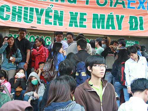 Bến xe náo loạn