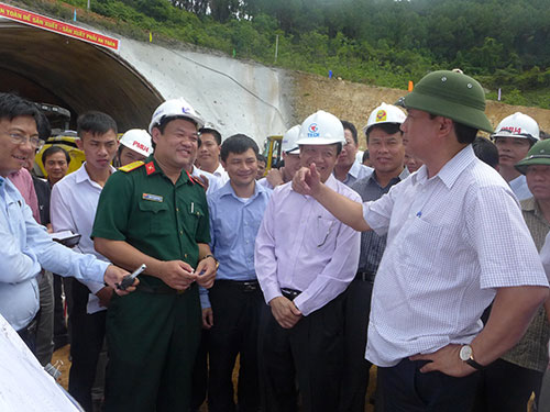 Làm không xong, tôi sẽ cách chức!