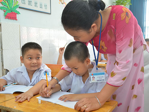 Khập khiễng nhận xét và cho điểm