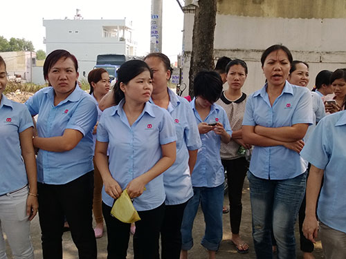 H&agrave;ng trăm c&ocirc;ng nh&acirc;n C&ocirc;ng ty TNHH Young Woo (huyện H&oacute;c M&ocirc;n, TP HCM) đ&atilde; rời bỏ c&ocirc;ng ty v&igrave; gi&aacute;m đốc &ldquo;n&oacute;i một đằng, l&agrave;m một nẻo&rdquo;