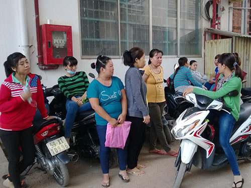 Các công nhân Công ty TNHH J-Tex Vina được coi là công nhân thời vụ và bị cho nghỉ việc sau khi hoàn tất đơn hàng cuối tháng 10-2014